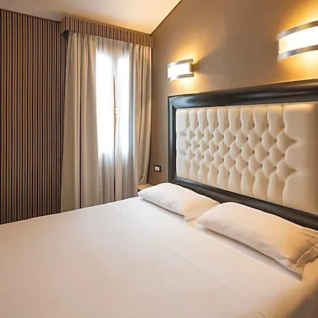 Duomo Boutique Hotel *